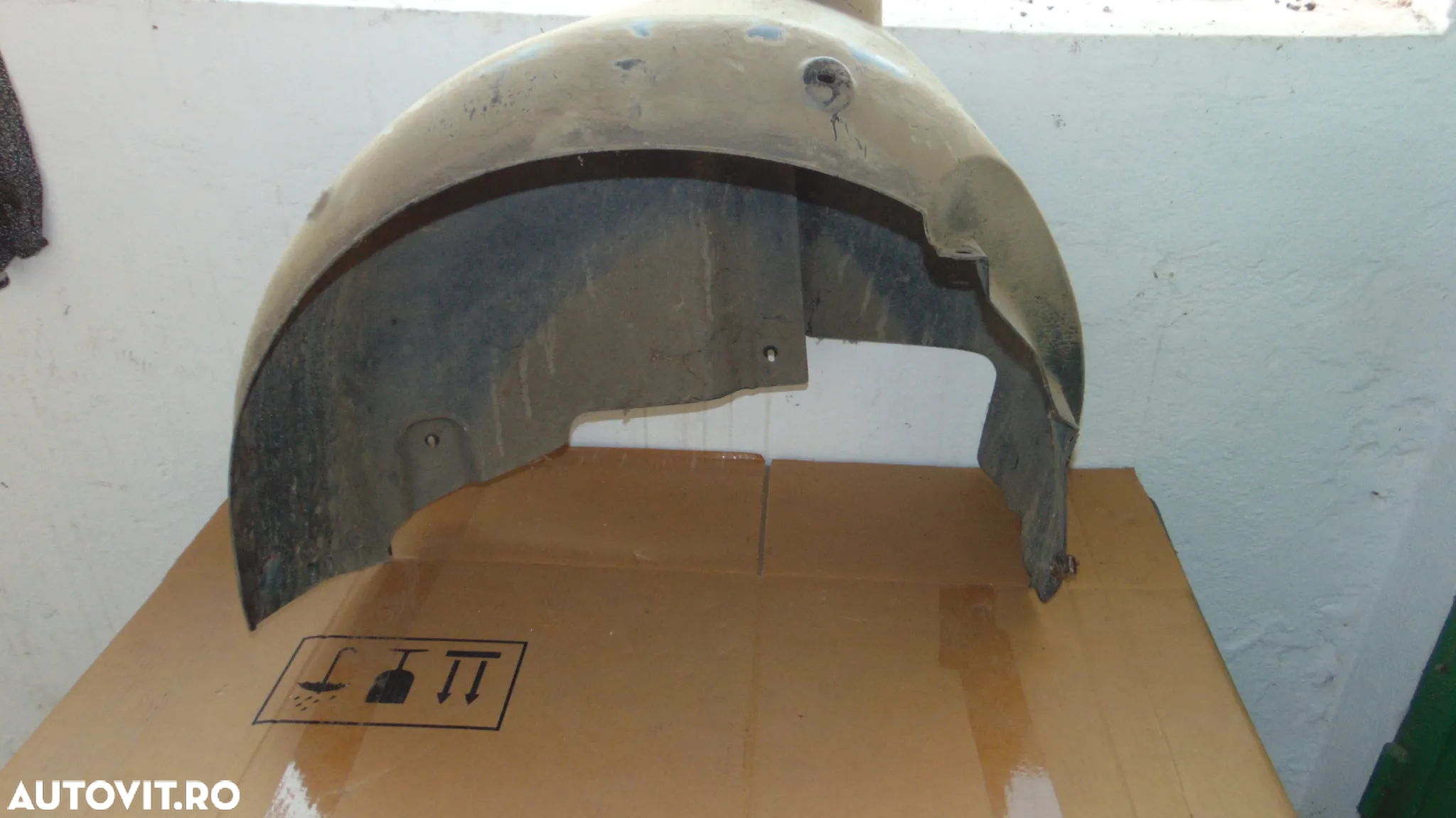 Carenaje aparatori noroi Fata/Spate Skoda Rapid an 2012 - 3