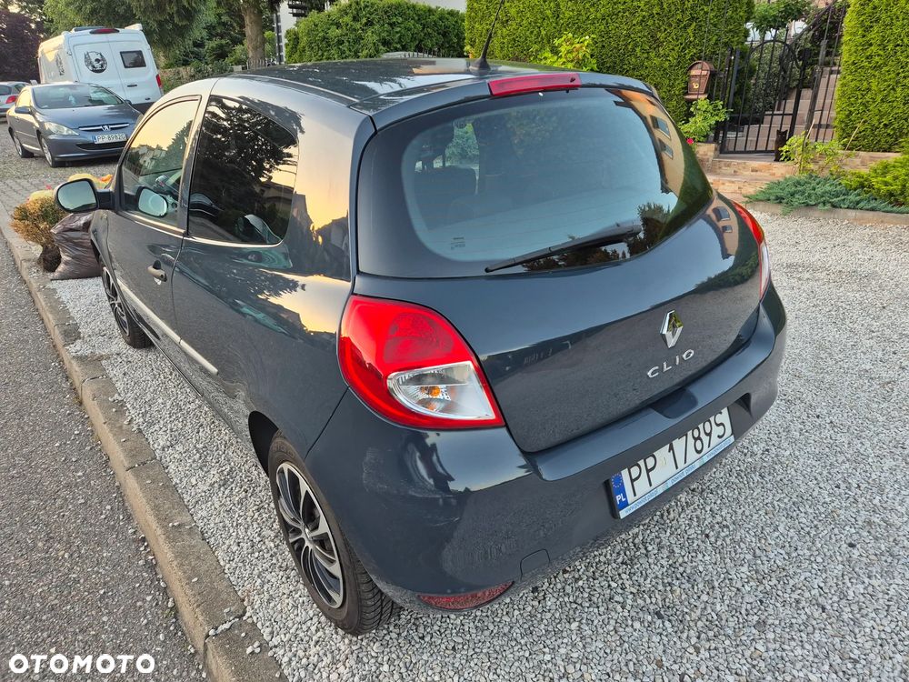 Renault Clio 1.2 16V 75 Yahoo - 26