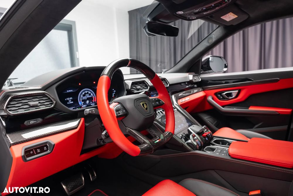 Lamborghini URUS - 36