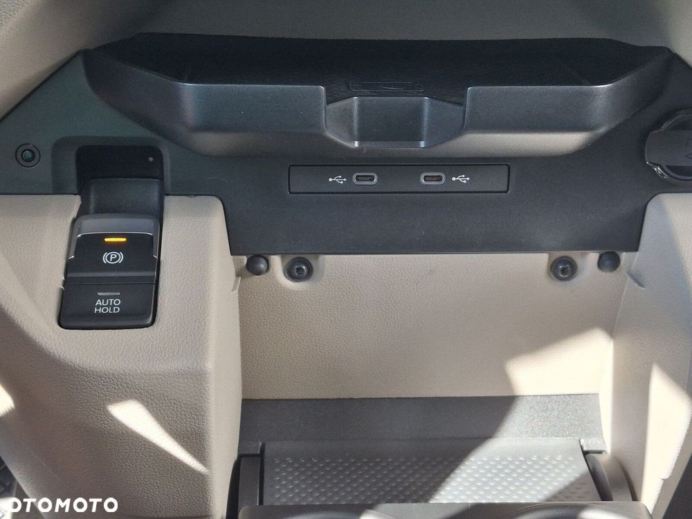 Volkswagen Multivan - 32