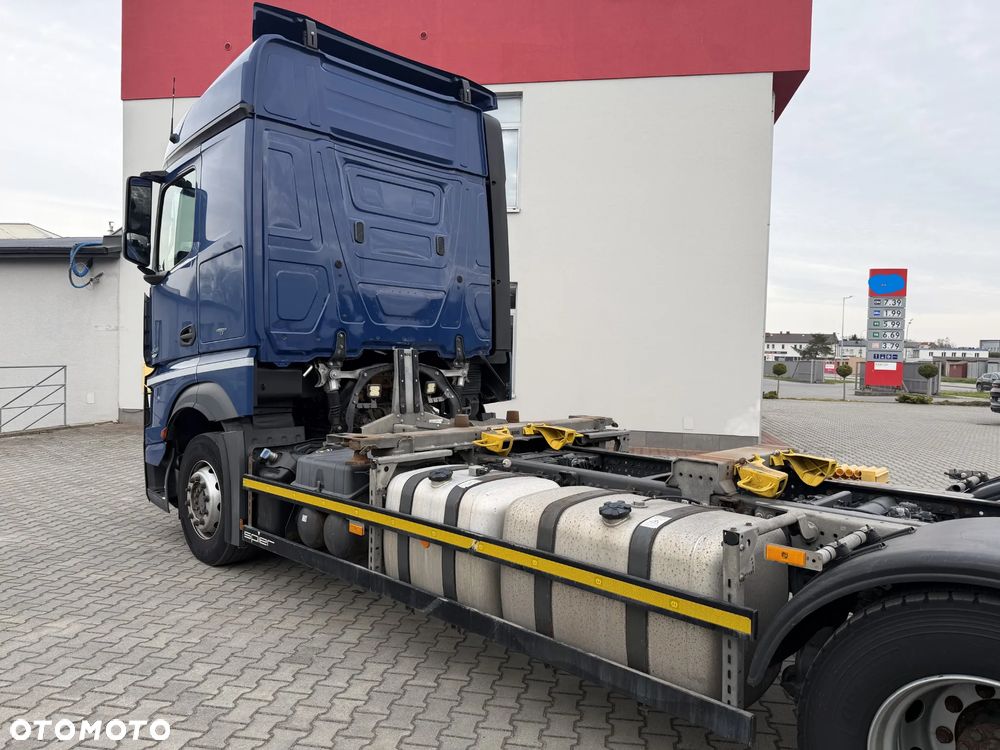 Mercedes-Benz ACTROS - 3