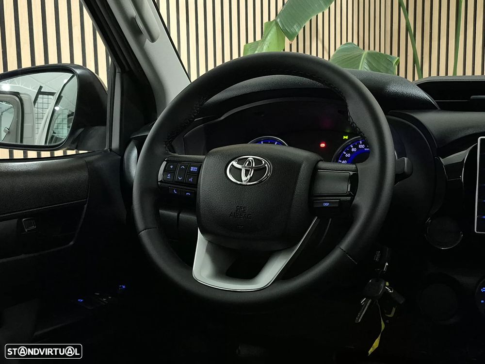 Toyota Hilux 2.4D-4D - 2018 - 137.000KM | GARANTIA | NACIONAL - 3 LUG - 16