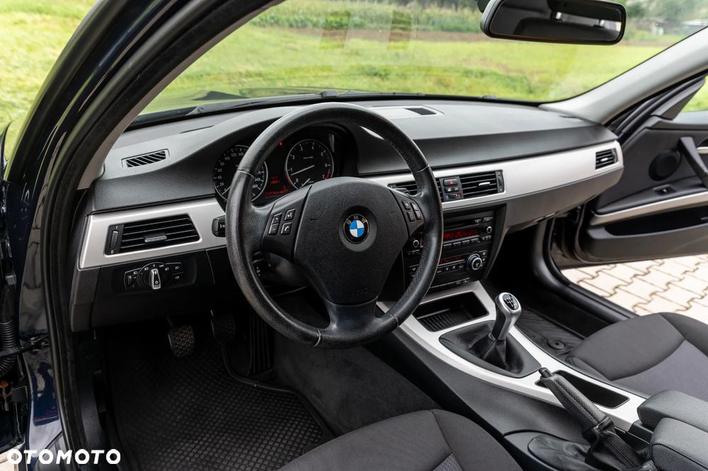 BMW Seria 3 318i - 30