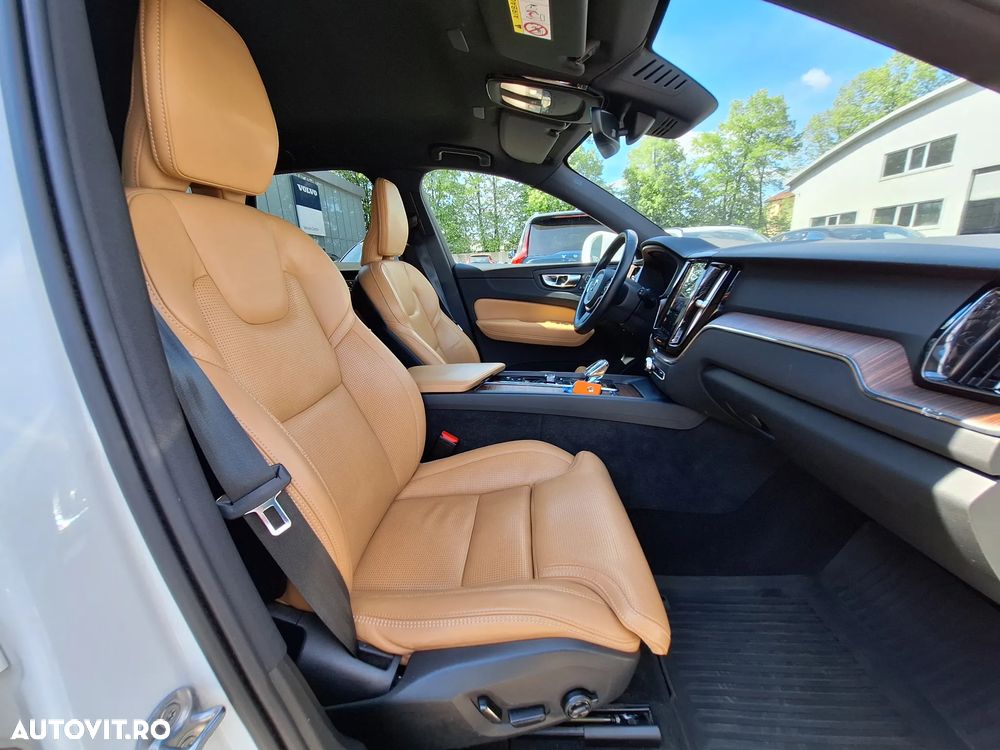 Volvo XC 60 B4 MHEV AT AWD Plus Dark - 21