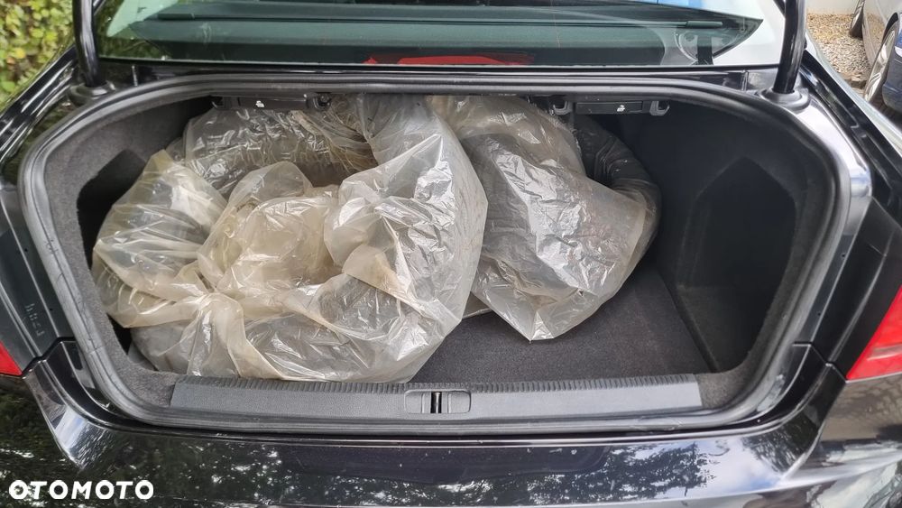 Volkswagen Passat - 15