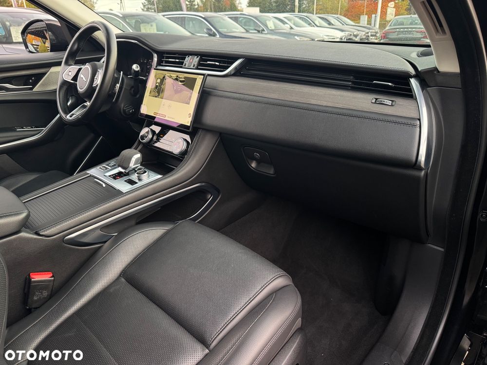 Jaguar F-Pace D200 AWD R-Dynamic SE - 27