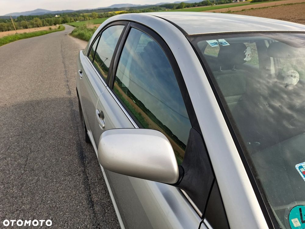 Toyota Avensis 1.8 VVT-i Luna - 25