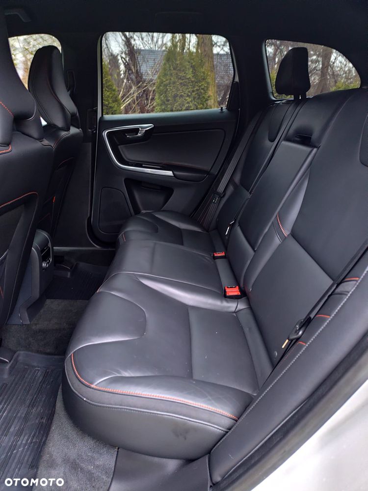 Volvo XC 60 D4 AWD Geartronic Momentum - 17