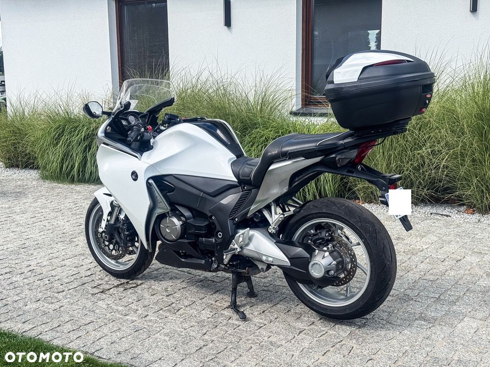 Honda VFR - 4