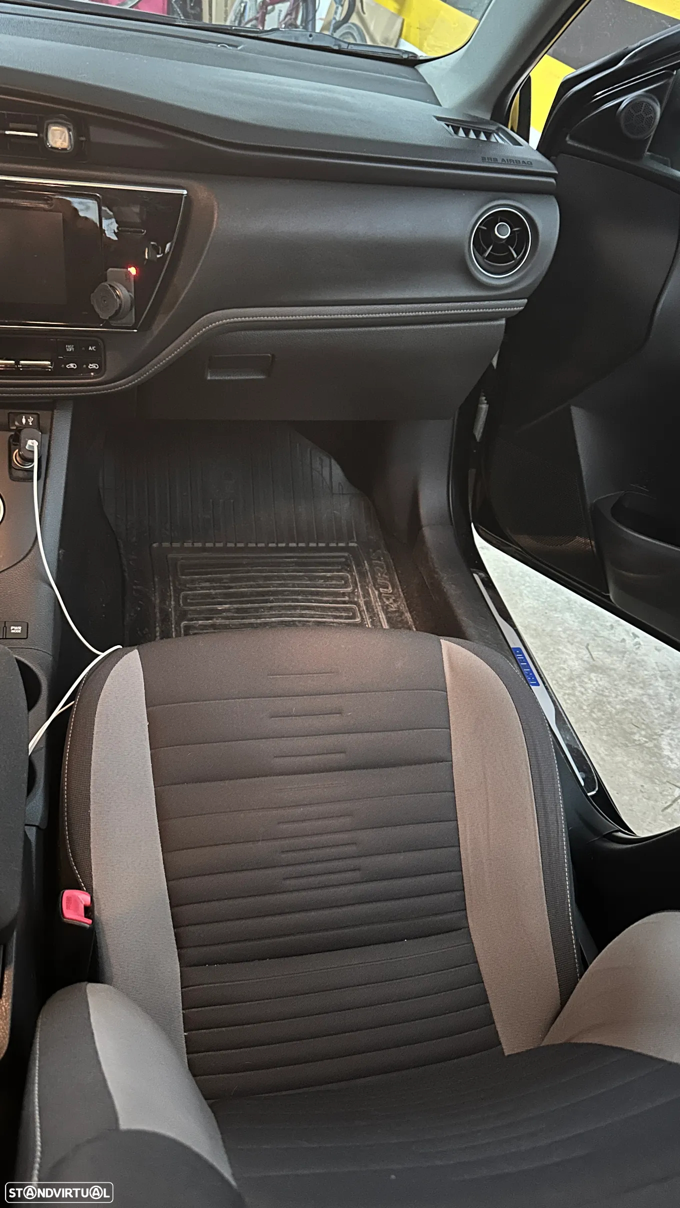 Toyota Auris 1.8 HSD Sport - 8