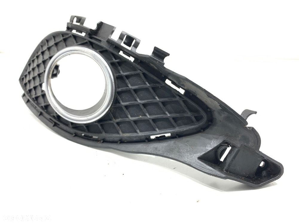 KRATKA ZDERZAKA PRAWY PRZÓD  MERCEDES-BENZ KLASA A (W176) 2012 - 2018 A 180 (176.042) 90 kW [122 - 2