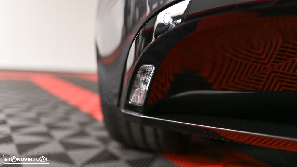 Jaguar F-Type 2.0 i4 Chequered Flag - 34