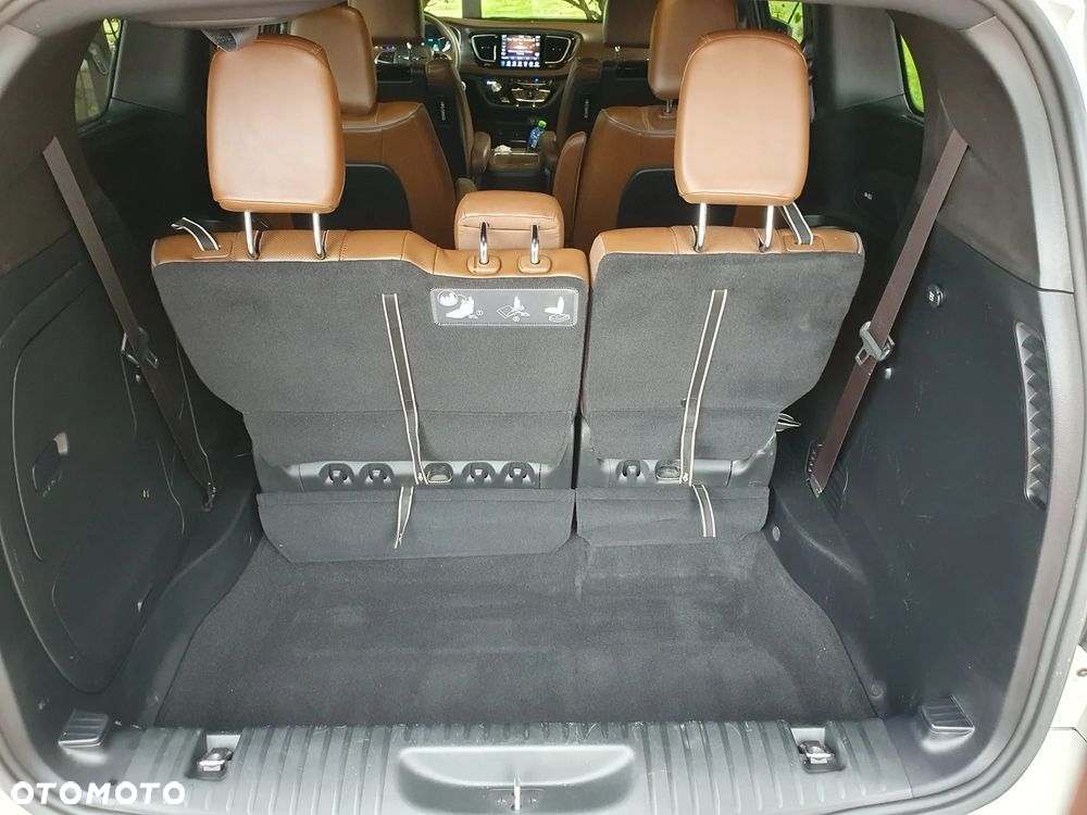 Chrysler Pacifica - 13