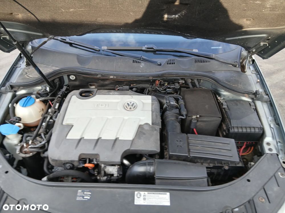 Volkswagen Passat 2.0 TDI DPF BlueMotion Technology Comfortline - 14