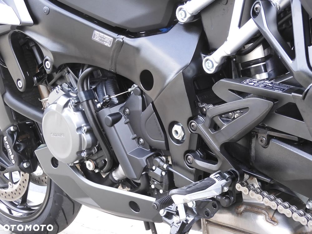 Suzuki GSX - 34
