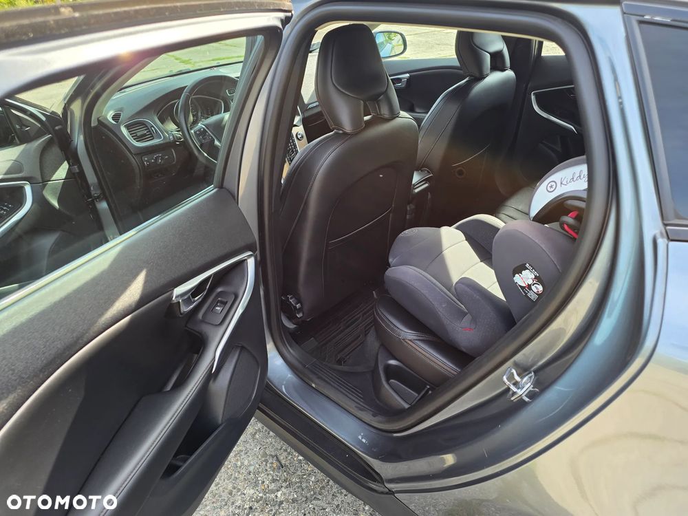 Volvo V40 Cross Country - 16