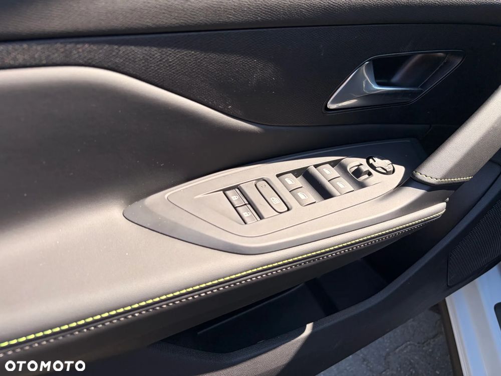 Peugeot 408 1.2 PureTech mHEV GT S&S e-DCS6 - 16