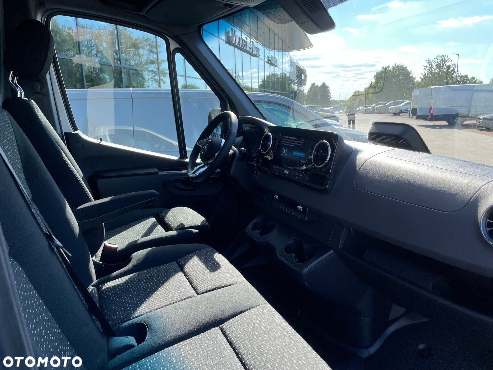 Mercedes-Benz Sprinter 320 e - 12