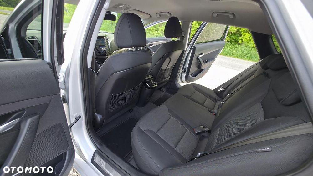 Hyundai i40 Kombi blue 1.6 Family - 24