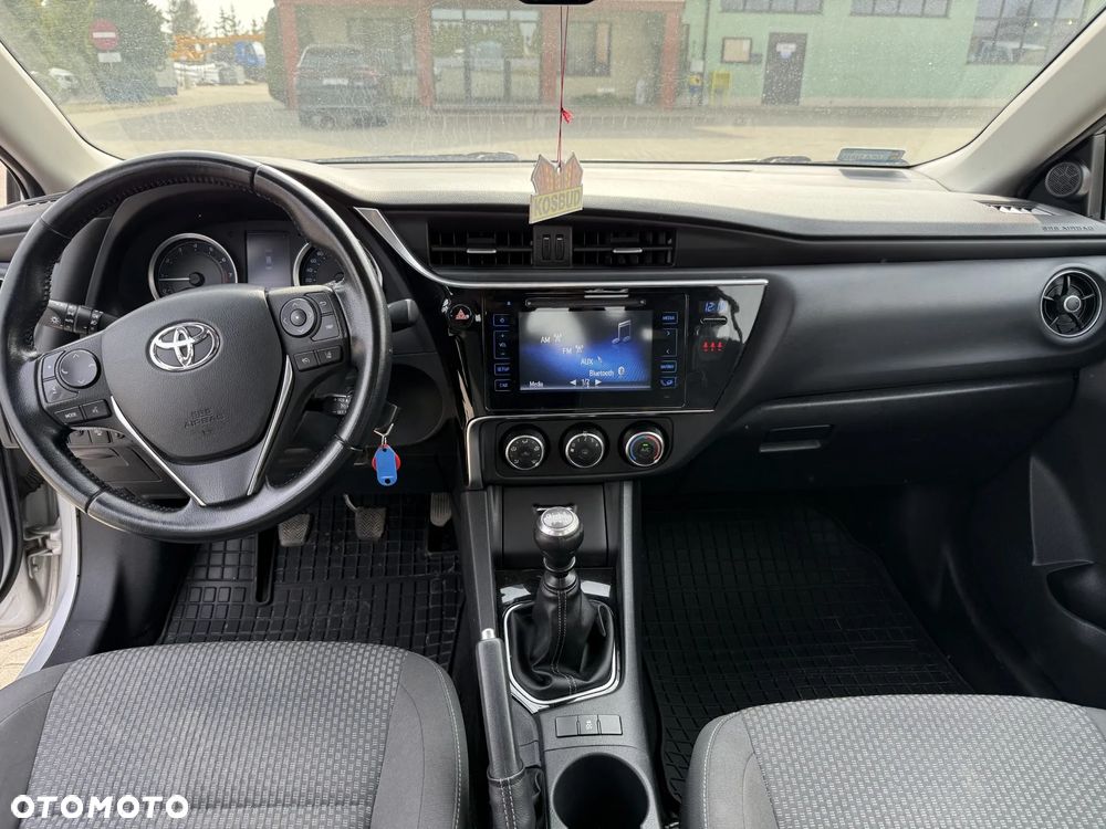 Toyota Corolla 1.6 Classic Plus - 19