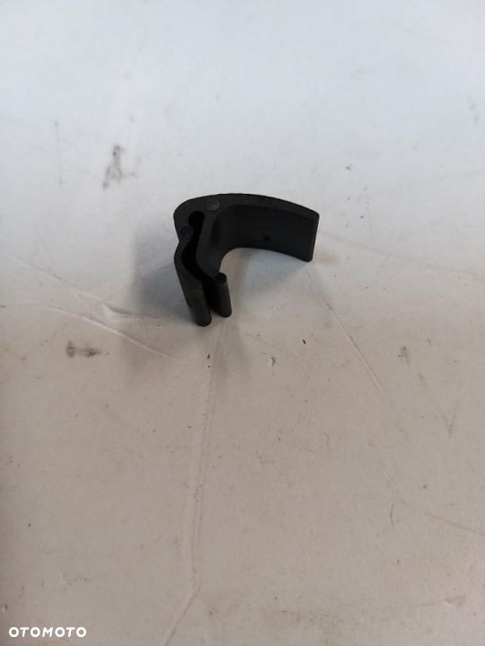 UCHWYT wspornik kabla Audi 8090 88-98 893823595A - 2