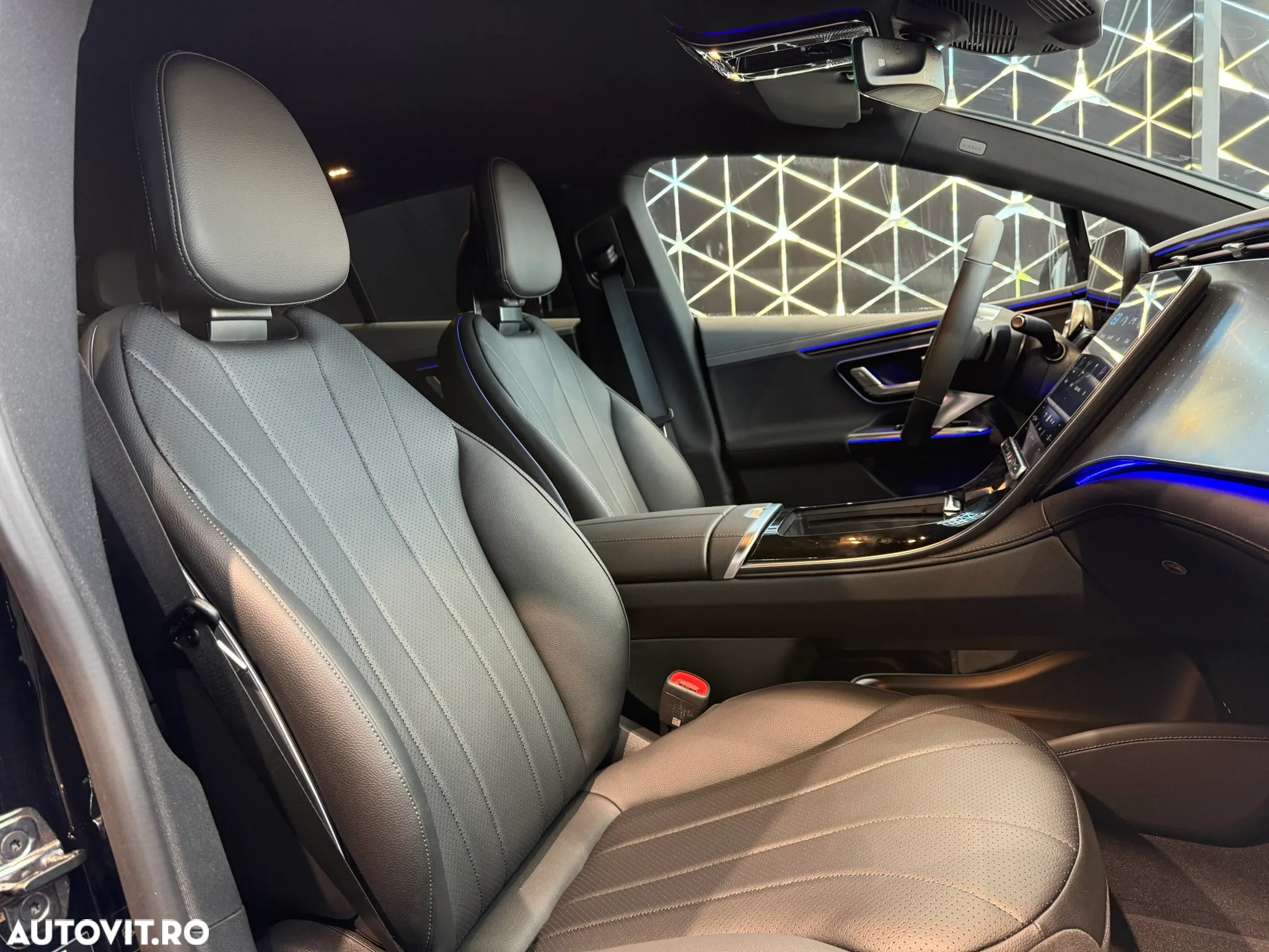 Mercedes-Benz EQE 350 4MATIC - 16