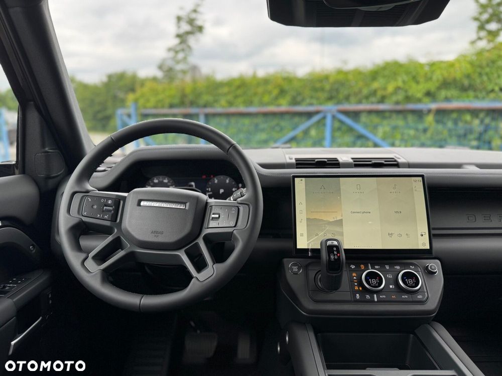 Land Rover Defender - 22