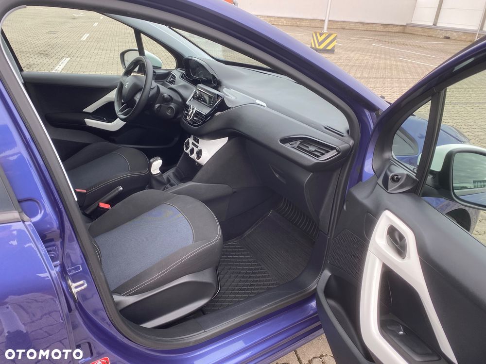 Peugeot 208 - 12