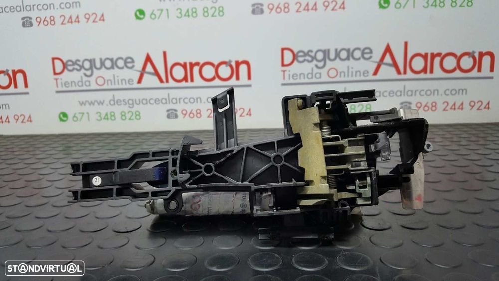 PUXADOR EXTERIOR FRENTE DIREITO BMW SERIE 1 BERLINA (E81/E87) 118D - 2