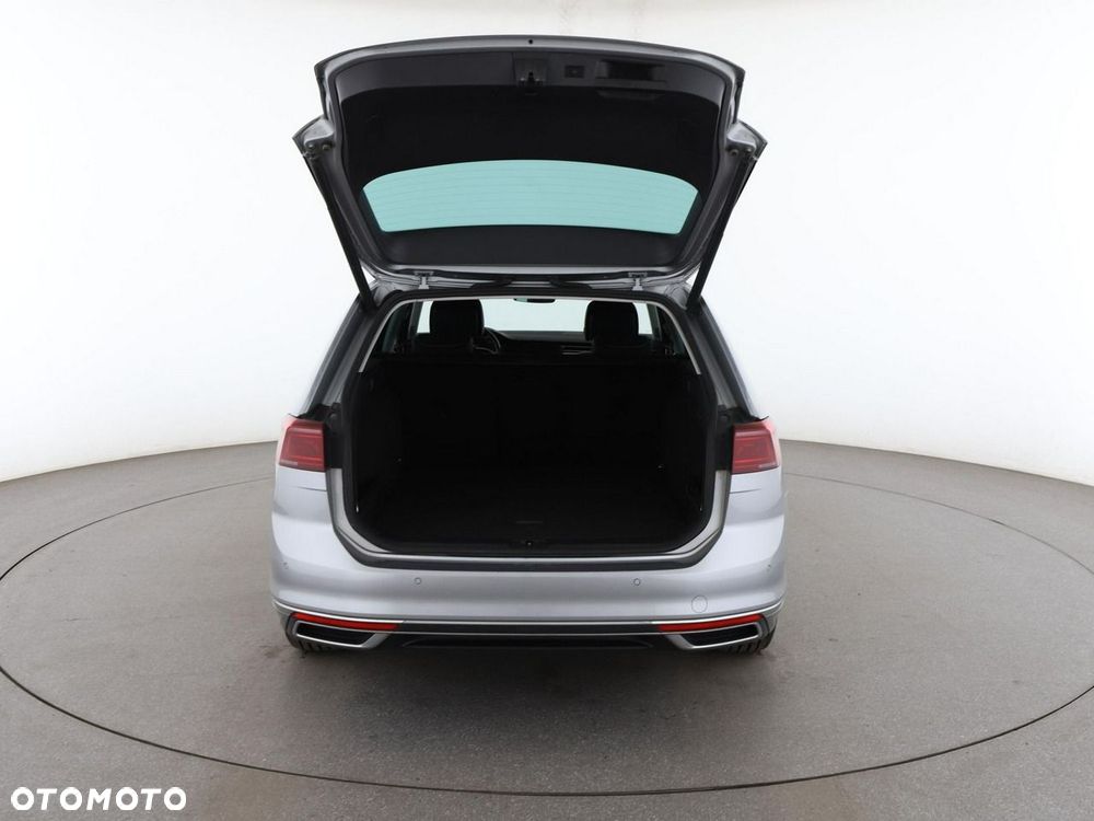 Volkswagen Passat Variant 2.0 TDI 4Mot Elegance DSG - 20