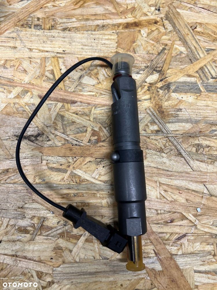 korpus wtryskiwacza kdel 80 p32 a0040173221 0432131730 nowy !! - 3