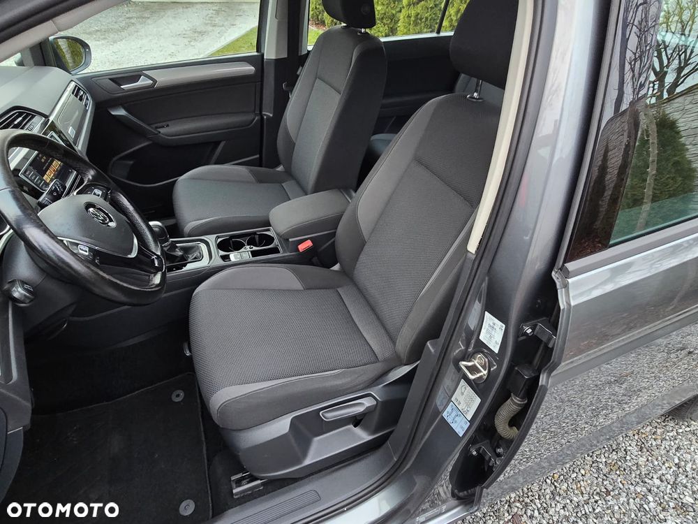 Volkswagen Touran - 16