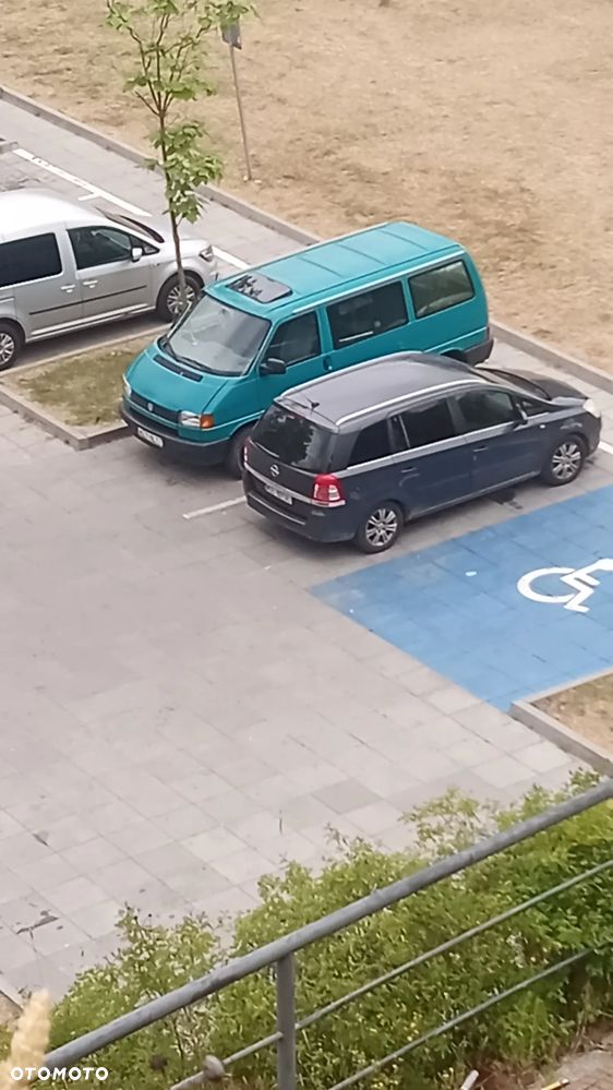 Volkswagen Multivan - 16