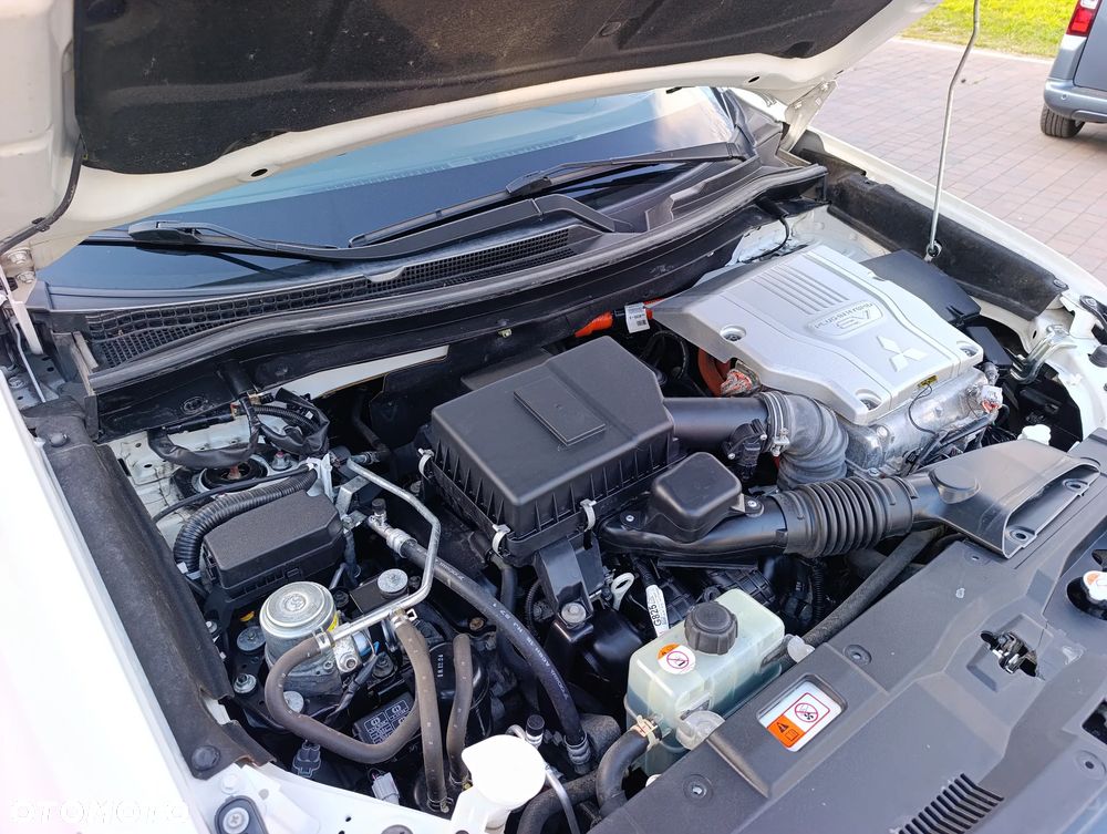 Mitsubishi Outlander 2.4 4WD Diamant+ - 32