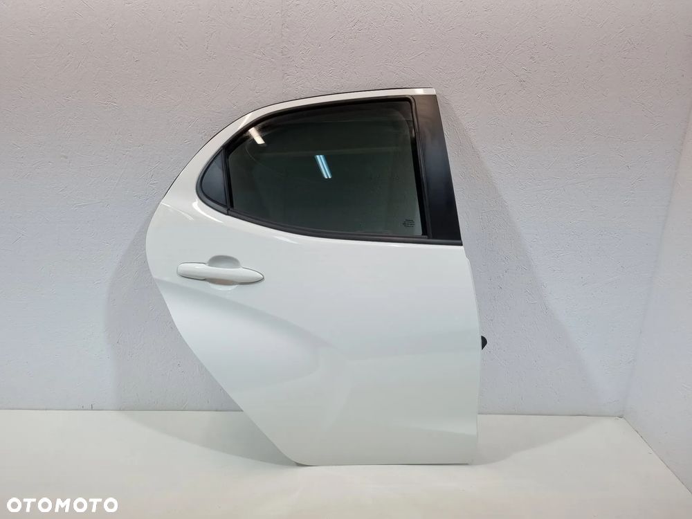 TOYOTA YARIS IV DRZWI PRAWE TYŁ KOLOR 040 DEMONTAŻ - 1