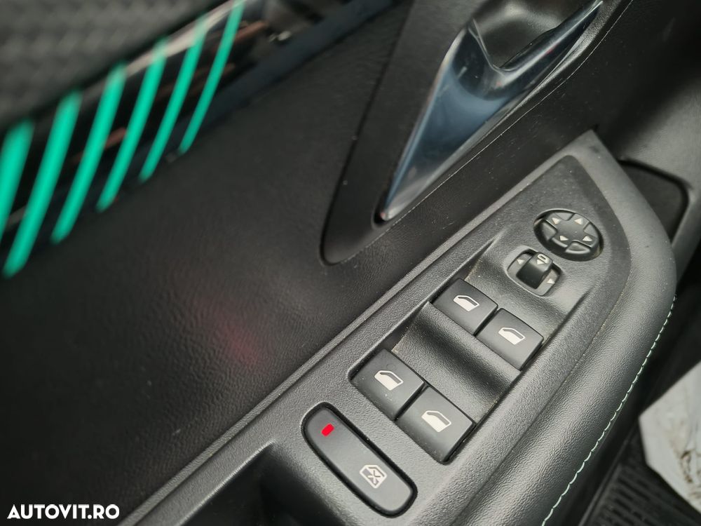 Peugeot 208 1.2 L PureTech STT Allure - 14