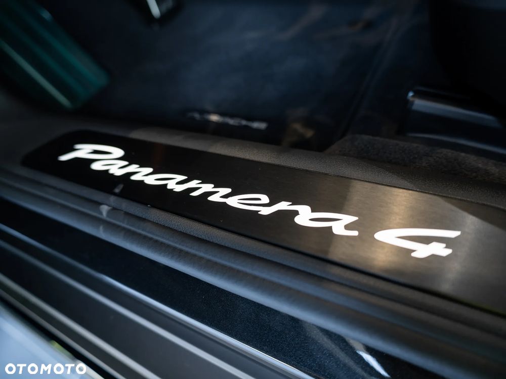 Porsche Panamera 4 E-Hybrid PHEV - 25