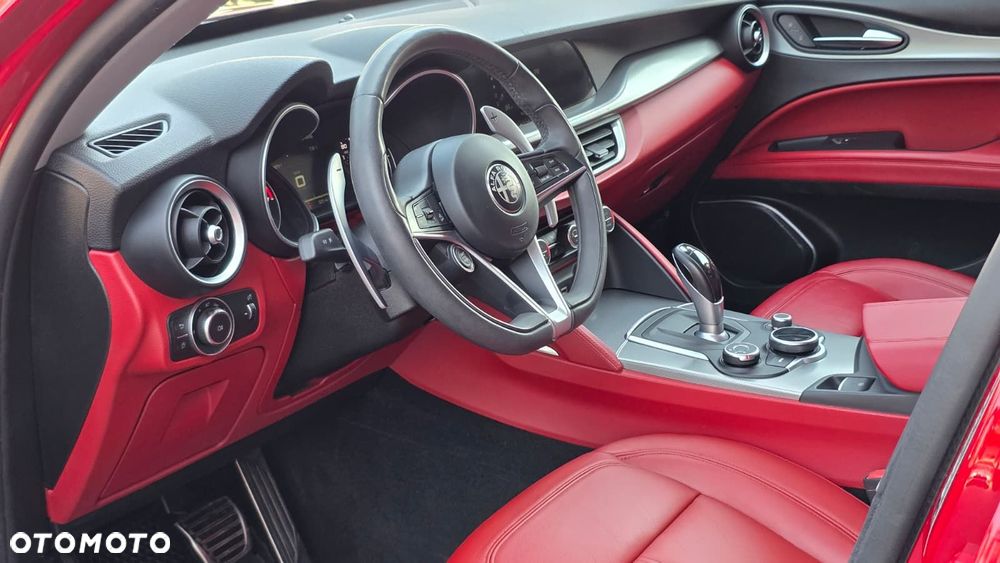 Alfa Romeo Stelvio 2.0 Turbo 16V AT8-Q4 Veloce Ti - 14