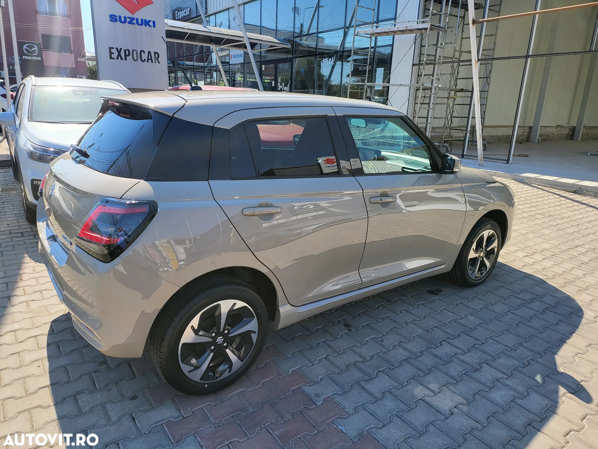 Suzuki Swift 1.2 Dualjet 12V AllGrip MHEV Spirit - 4