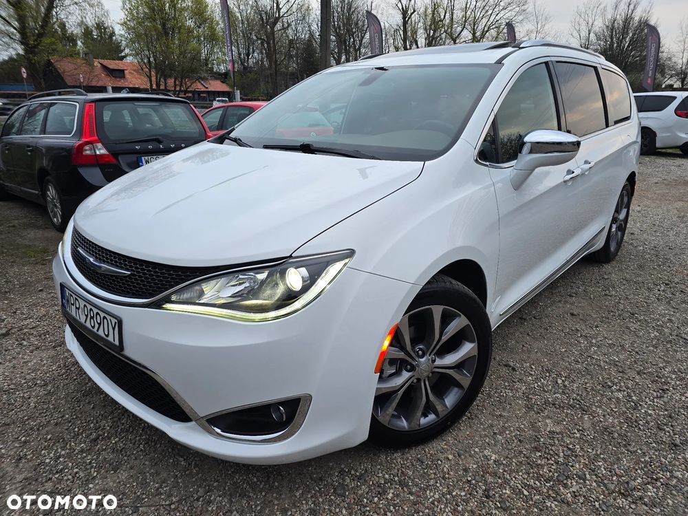 Chrysler Pacifica - 1