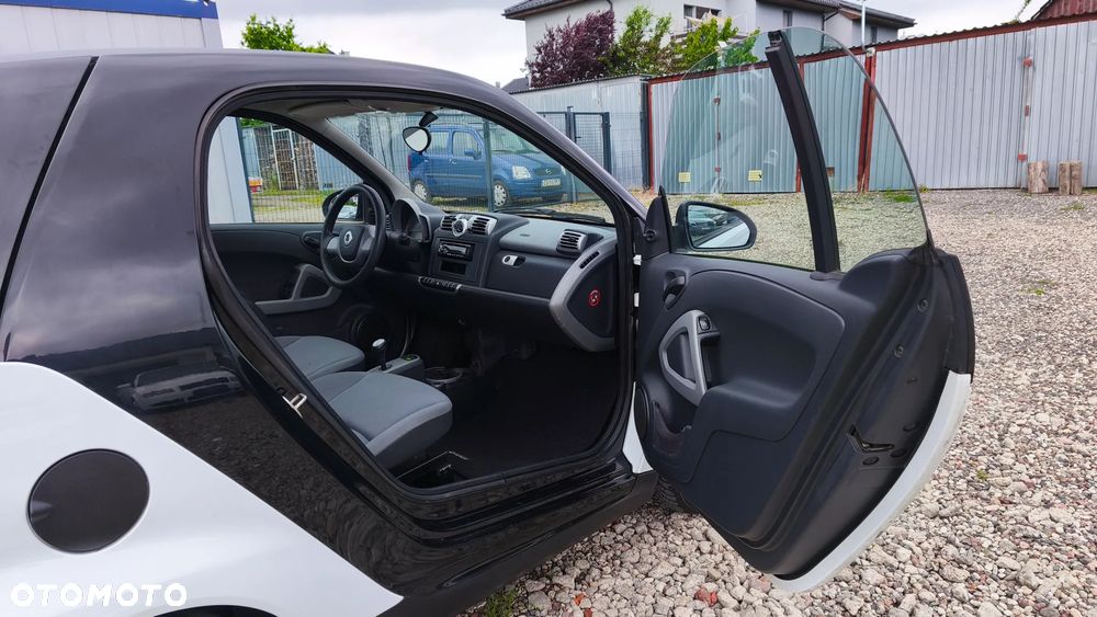 Smart Fortwo softouch black&white limited micro hybrid drive - 17