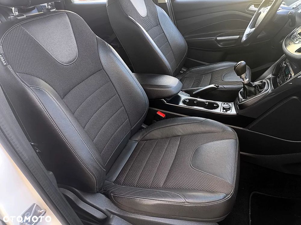 Ford Kuga 2.0 TDCi 2x4 Titanium - 30