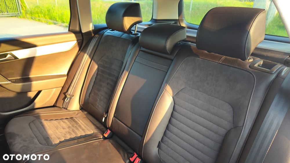 Volkswagen Passat Variant 2.0 Blue TDI DSG SCR Highline - 9