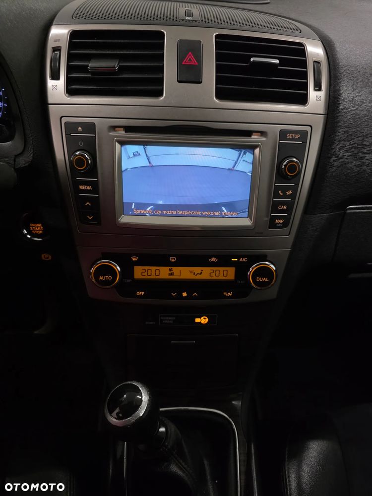 Toyota Avensis 2.0 D-4D Sol Premium - 10
