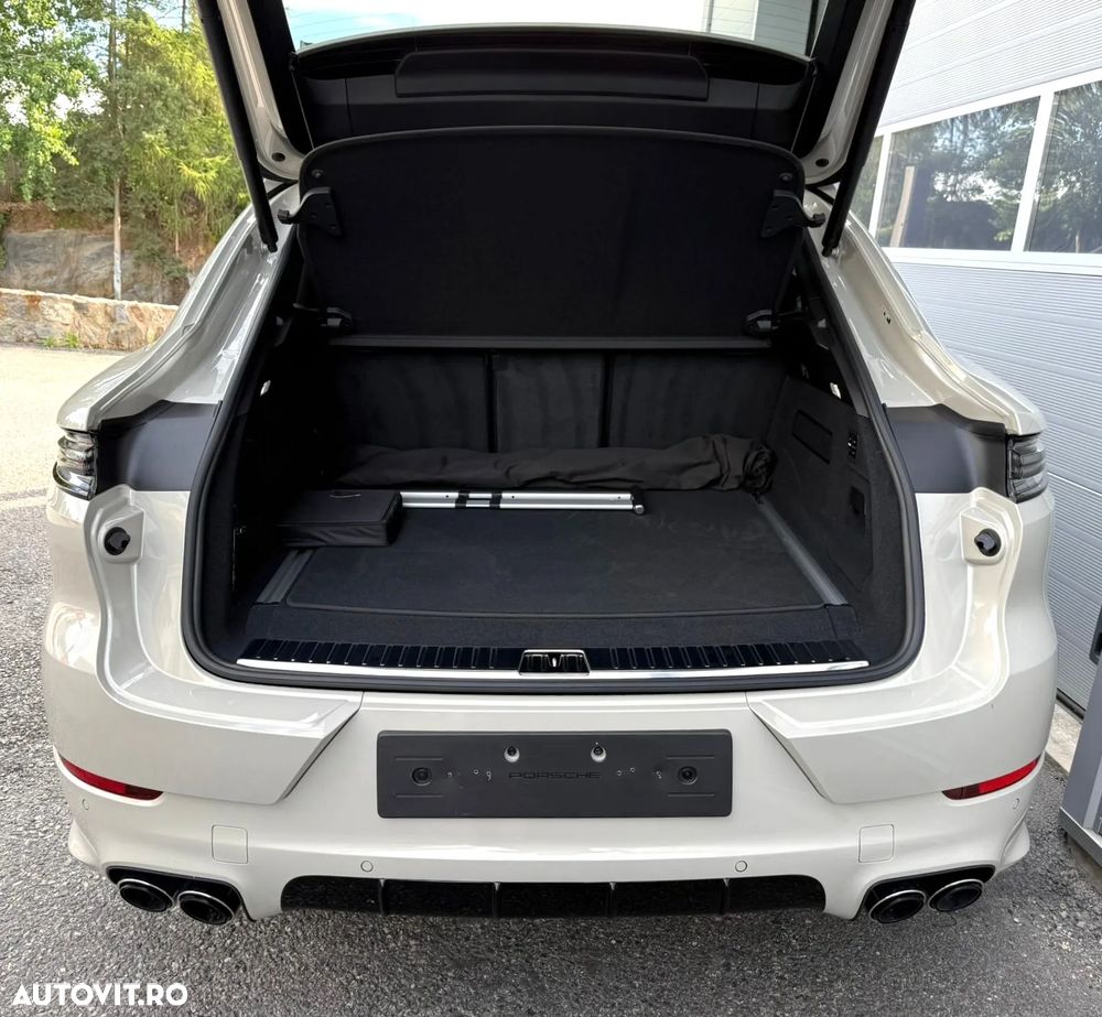 Porsche Cayenne Coupe E-Hybrid - 9