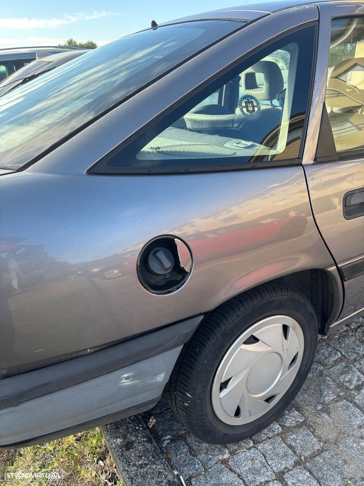 Opel Vectra 1.7 D GL - 4