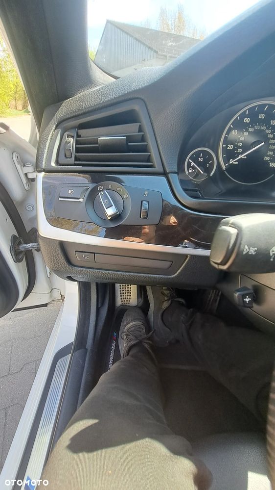 BMW Seria 5 528i - 12