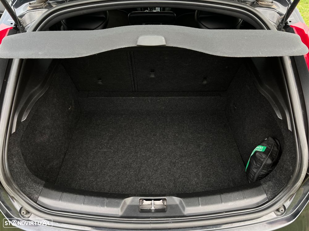 Volvo V40 D2 R Design - 20