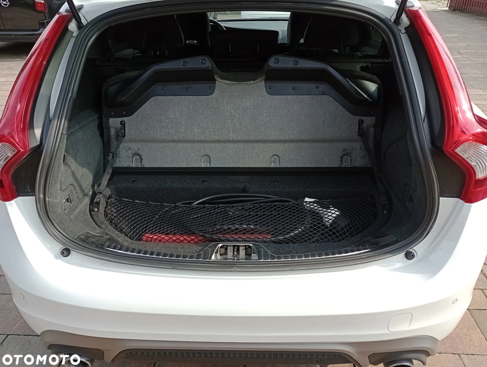 Volvo V60 D5 AWD R-Design Summum - 30