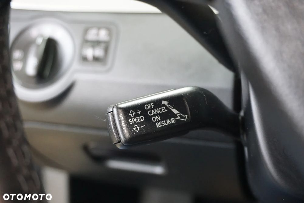 Volkswagen Passat Variant 2.0 TDI DPF Comfortline Blue Motion Technology - 32